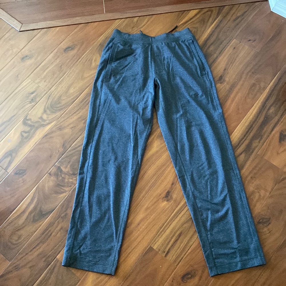 LuluLemon king fu pants. Gray. Size M. EUC
